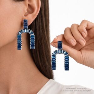 225. Elegant Blue Crystal Earrings